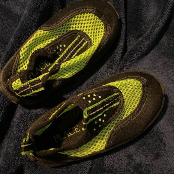 Toddler Shoe Lot with 7 pairs - Picture 7 of 8